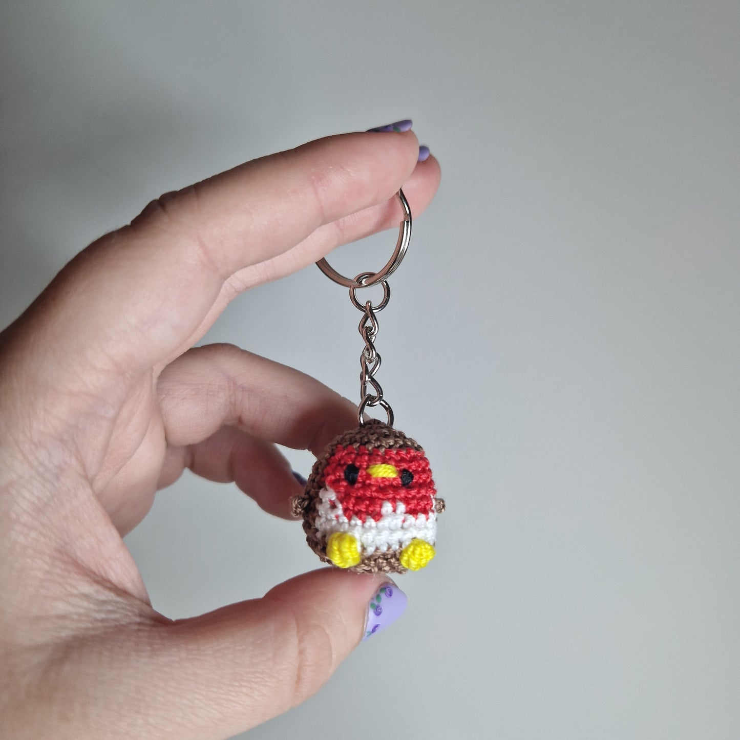 European Red Robin lace yarn micro crochet keyring