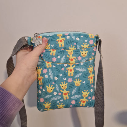 Giraffe small bag with two slip pockets and a zipper pocket