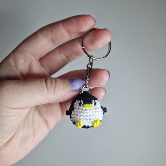 Penguin lace yarn micro crochet keyring