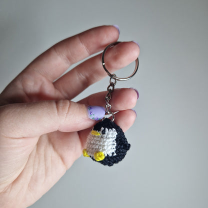 Penguin lace yarn micro crochet keyring