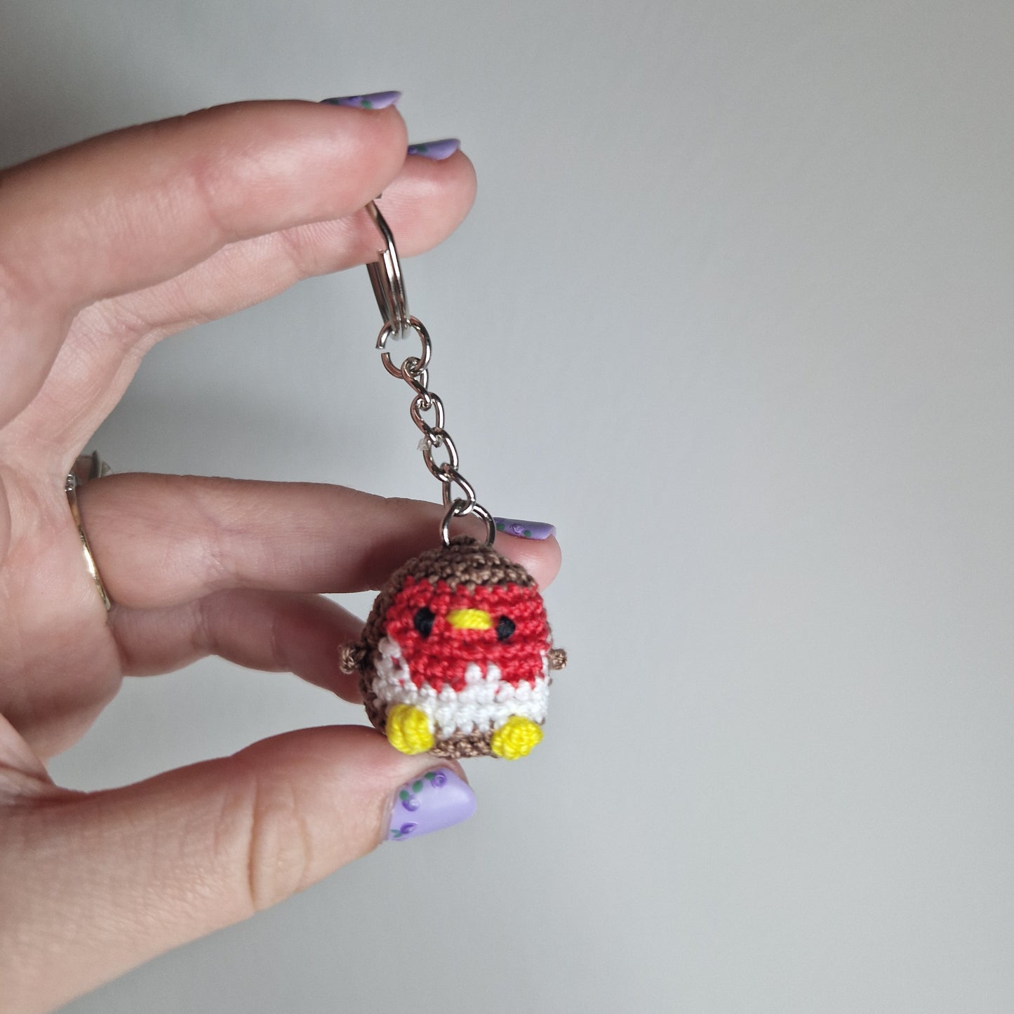 European Red Robin lace yarn micro crochet keyring
