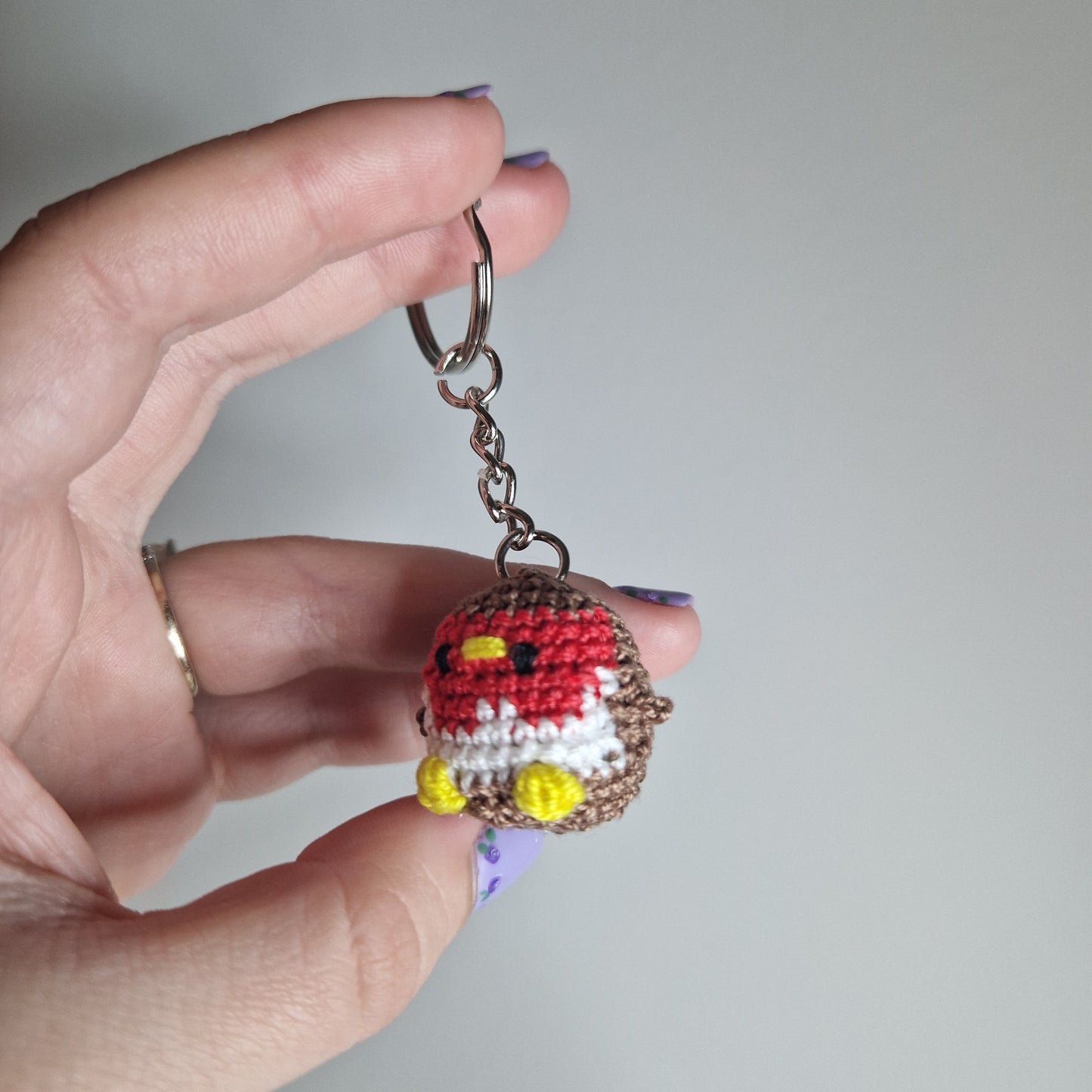European Red Robin lace yarn micro crochet keyring