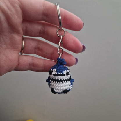 Blue Jay yarn micro crochet keyring