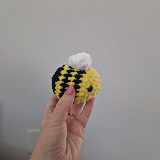 Light yellow bumble bee crochet plushie