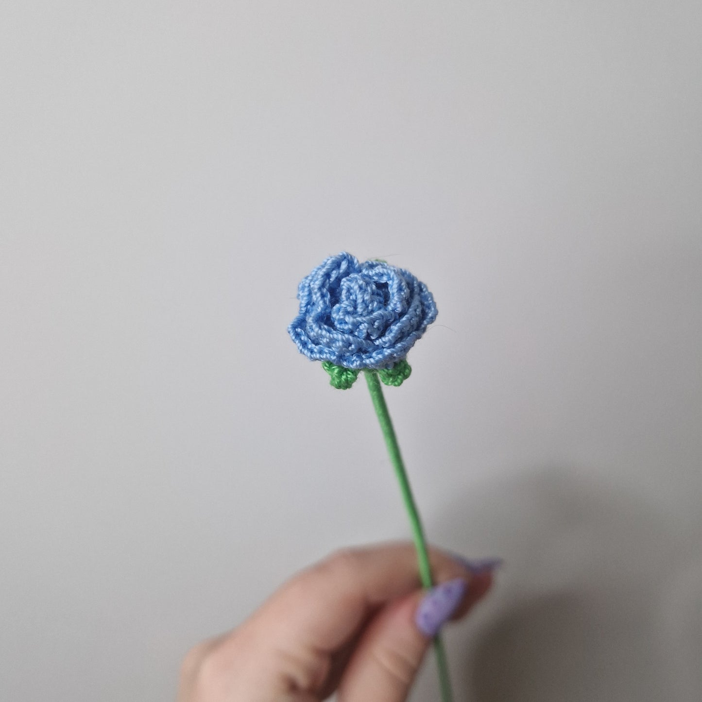 Small rose microcrochet stem